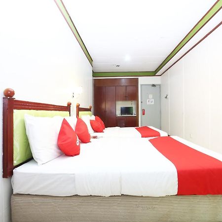 Oyo 89489 Al Ansar Hotel Кота Бару Екстериор снимка