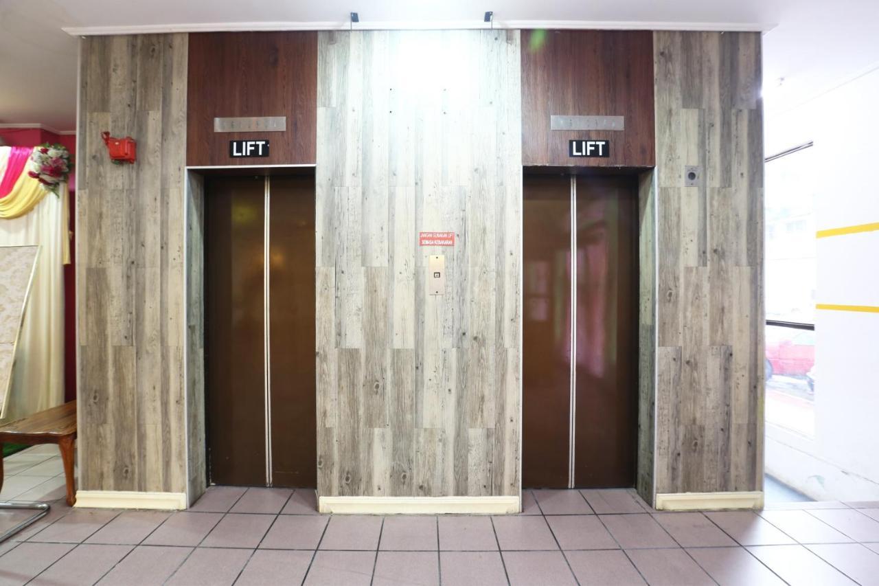 Oyo 89489 Al Ansar Hotel Кота Бару Екстериор снимка