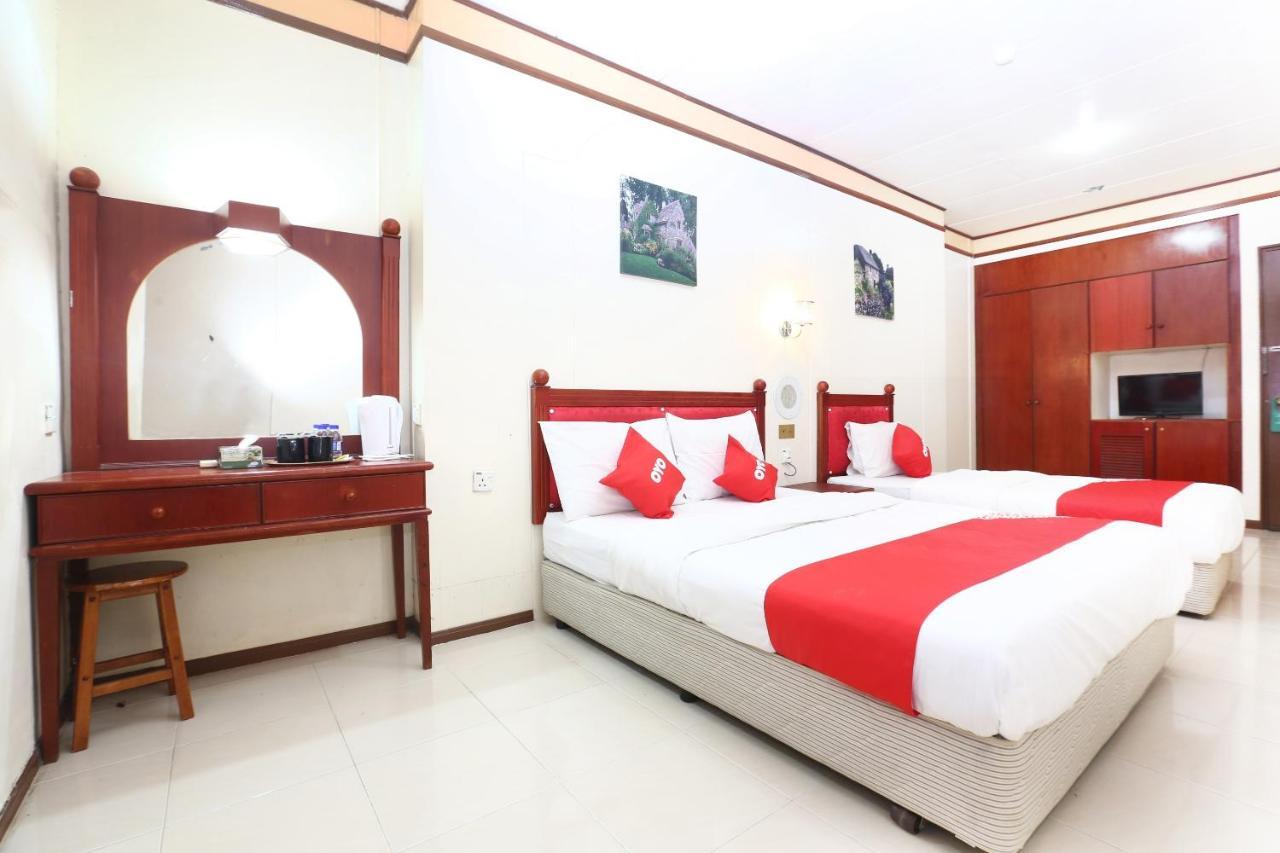 Oyo 89489 Al Ansar Hotel Кота Бару Екстериор снимка