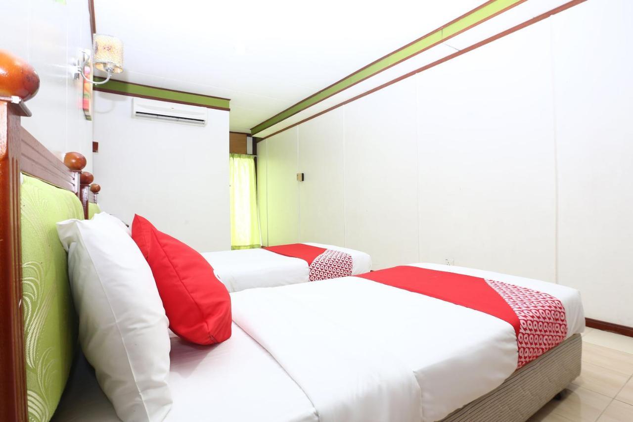 Oyo 89489 Al Ansar Hotel Кота Бару Екстериор снимка