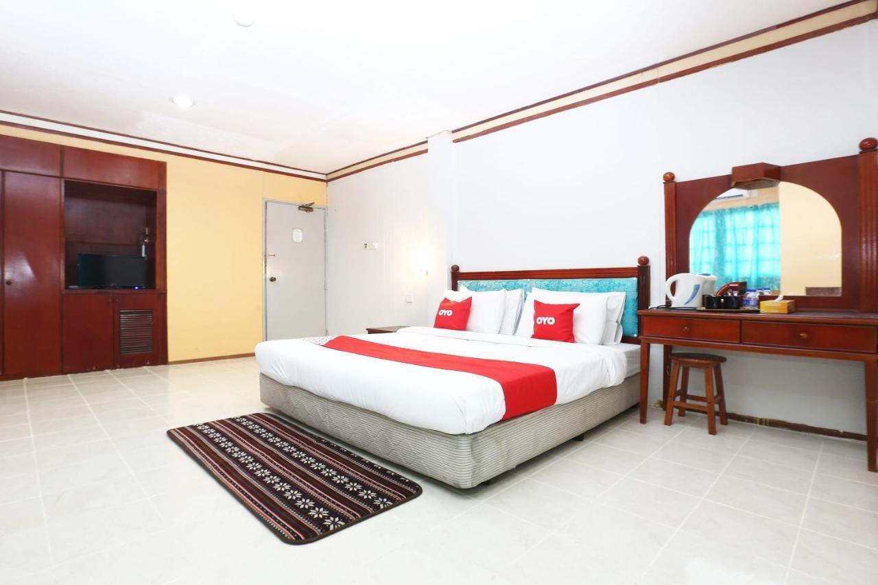 Oyo 89489 Al Ansar Hotel Кота Бару Екстериор снимка