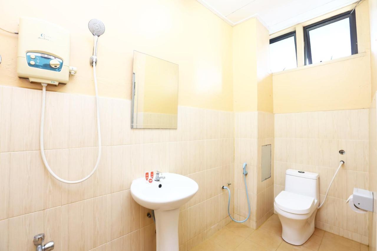Oyo 89489 Al Ansar Hotel Кота Бару Екстериор снимка