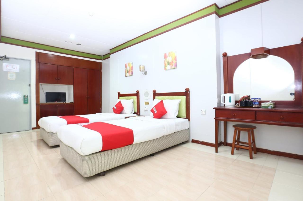 Oyo 89489 Al Ansar Hotel Кота Бару Екстериор снимка