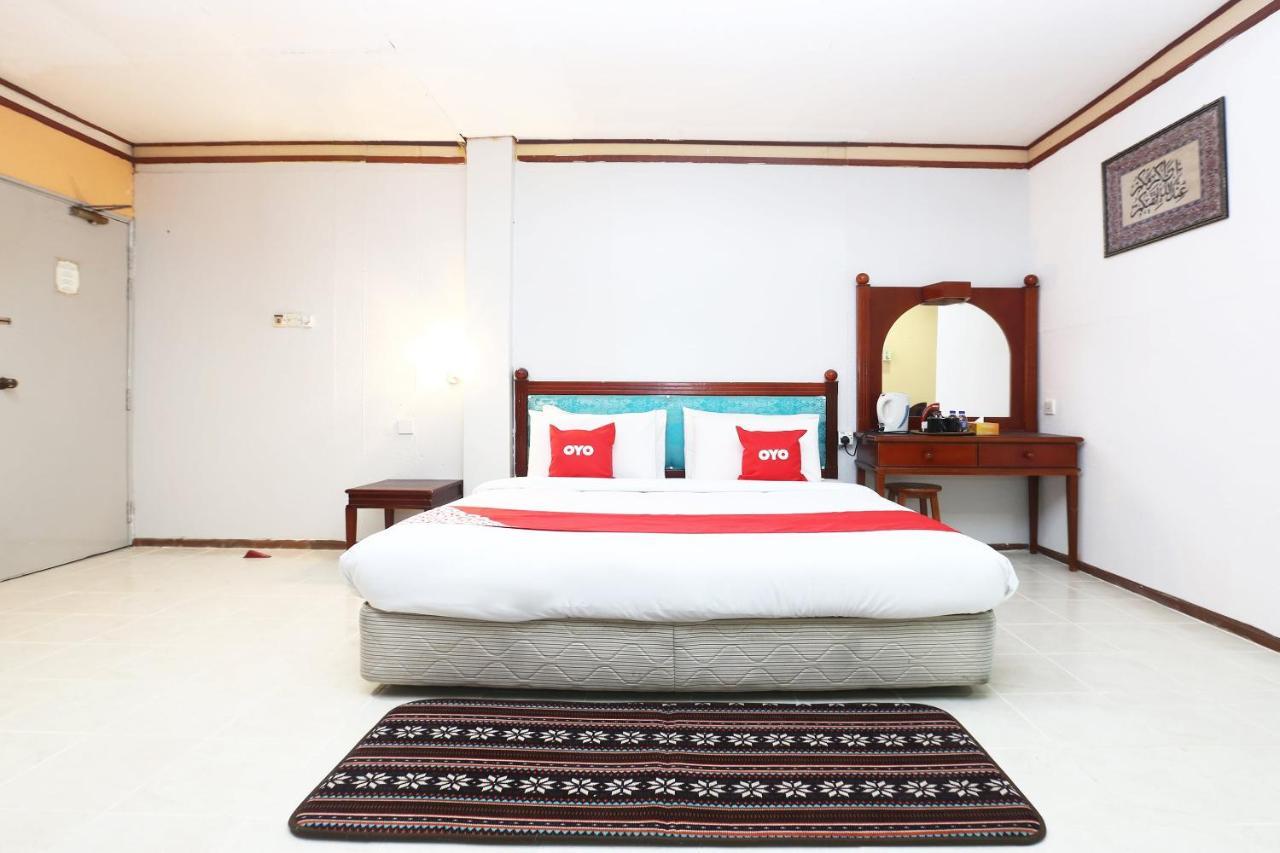 Oyo 89489 Al Ansar Hotel Кота Бару Екстериор снимка