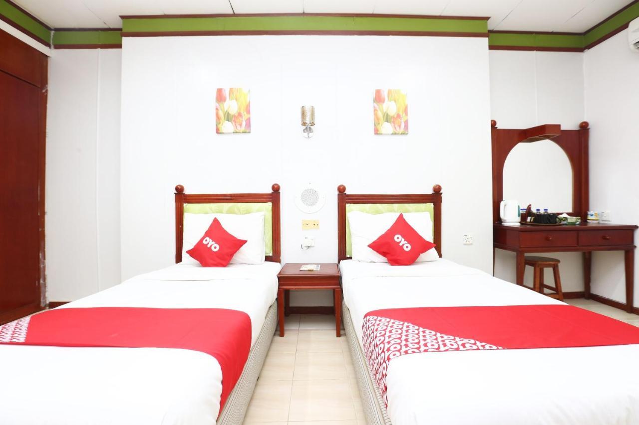 Oyo 89489 Al Ansar Hotel Кота Бару Екстериор снимка