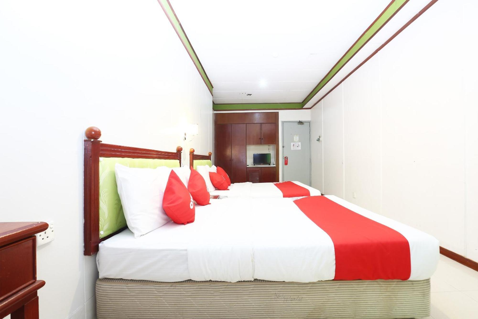 Oyo 89489 Al Ansar Hotel Кота Бару Екстериор снимка